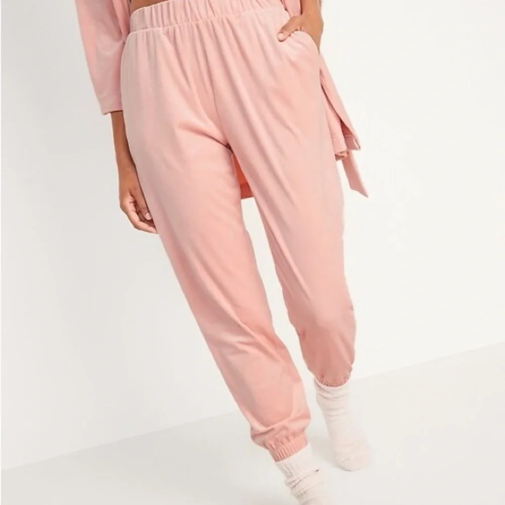 High-Waisted Luxe Velvet Jogger Sweatpants - Picture 7 of 7